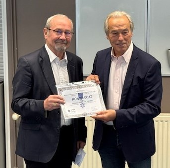 Remise du diplome par le président Thierry Marchal